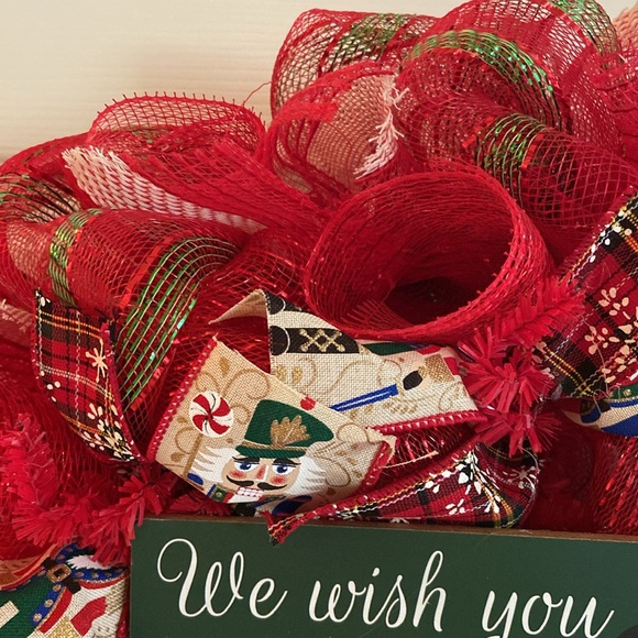 24” Nutcracker Christmas Handmade Mesh Wreath w/ Wooden Nutcracker Sign - Picture 6 of 12